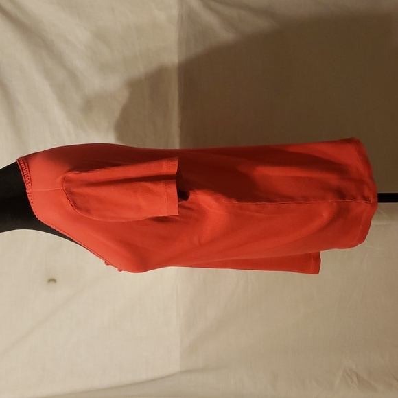 Red short sleeve top - Picture 2 of 7